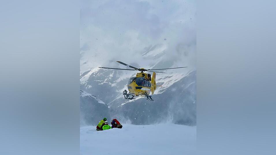 Mit Rettungshubschraubern wurden die Verletzten ausgeflogen.