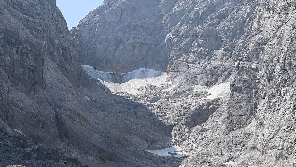 Vom Blaueisgletscher ist nur ein kläglicher Rest übrig. Vom Blaueisgletscher ist nur ein kläglicher Rest übrig.