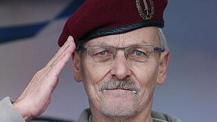 Der ehemalige Bundeswehr-Oberst a. D. Maximilian Eder soll Mitglied einer mutmaßlichen 'Reichsbürger'-Terrororganisation um Heinrich XIII. Prinz Reuß gewesen sein.