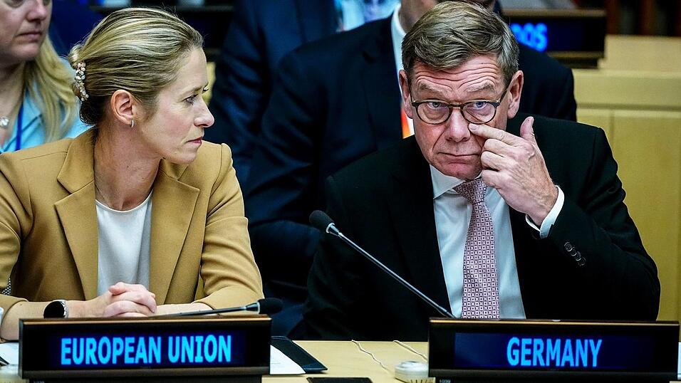 Außenminister Johann Wadephul (CDU, hier mit der EU-Außenbeauftragten Kaja Kallas) bei einem Treffen der G20-Außenminister am Rande der UN-Vollversammlung in New York.