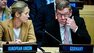 Außenminister Johann Wadephul (CDU, hier mit der EU-Außenbeauftragten Kaja Kallas) bei einem Treffen der G20-Außenminister am Rande der UN-Vollversammlung in New York.
