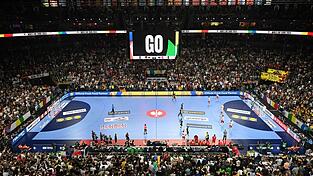 Die deutschen Handballer dürfen sich bei der Heim-WM 2027 wieder auf volle Hallen freuen. (Archivbild) Die deutschen Handballer dürfen sich bei der Heim-WM 2027 wieder auf volle Hallen freuen. (Archivbild)