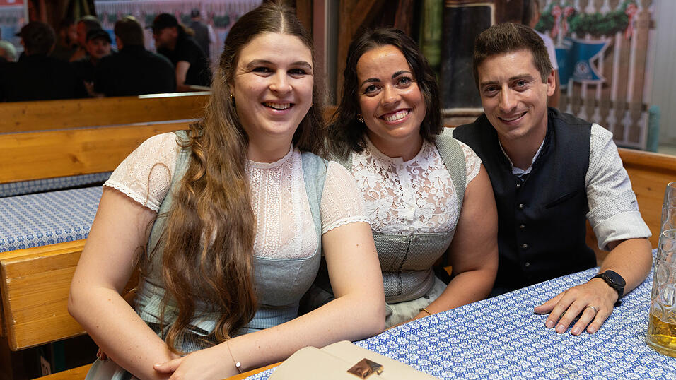 Die Partybilder vom Dienstag, 11. August, aus dem Festzelt Reisinger. Die Partybilder vom Dienstag, 11. August, aus dem Festzelt Reisinger.