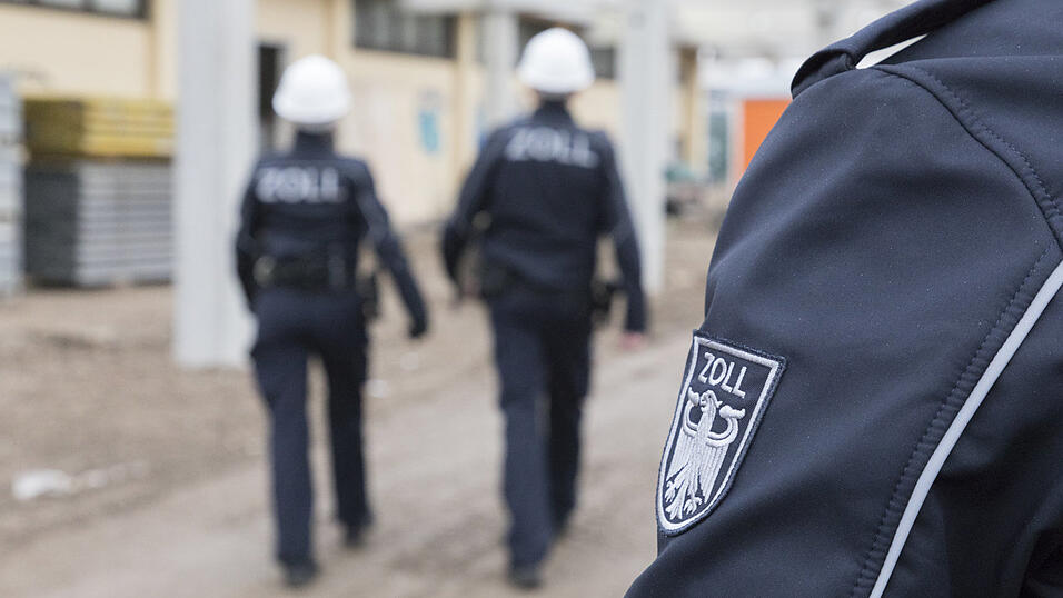 Die Finanzkontrolle Schwarzarbeit ermittelte 43 Fälle von Vorenthalten und Veruntreuen zwischen 2017 und 2021. (Symbolbild) Die Finanzkontrolle Schwarzarbeit ermittelte 43 Fälle von Vorenthalten und Veruntreuen zwischen 2017 und 2021. (Symbolbild)