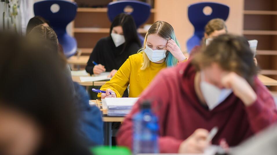 Das Corona-Krisenmanagement ging besonders zulasten von Kindern und Jugendlichen. Noch heute leiden viele unter den Folgen. Das Corona-Krisenmanagement ging besonders zulasten von Kindern und Jugendlichen. Noch heute leiden viele unter den Folgen.