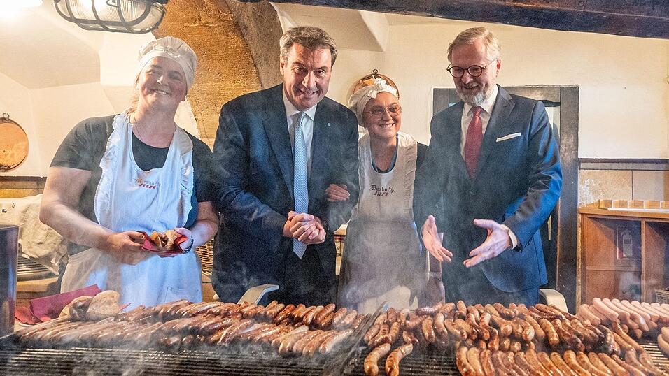 Ob Pizza, Burger oder Wurst - in den sozialen Medien geht es bei Bayerns Ministerpräsidenten, Markus Söder (CSU), häufig ums Essen. (Archivfoto)