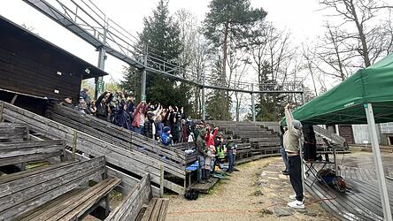 Bei einer Auftaktveranstaltung auf der B&uuml;hne am Ludwigsberg wurden die Vereinsmitglieder von der Vorstandschaft der FSG auf das neue St&uuml;ck Don Quijote eingestimmt.