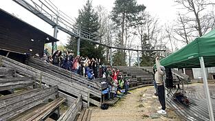 Bei einer Auftaktveranstaltung auf der B&uuml;hne am Ludwigsberg wurden die Vereinsmitglieder von der Vorstandschaft der FSG auf das neue St&uuml;ck Don Quijote eingestimmt.