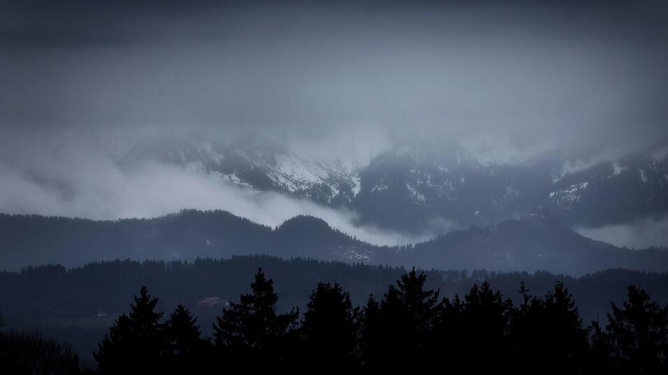 Im Allg&auml;uer Alpenvorland war es schon am Freitagmorgen tr&uuml;b.