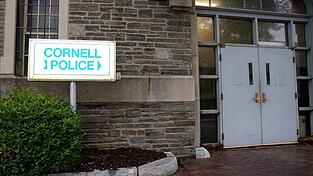 Wegen Zweifeln an der bisherigen Arbeit der lokalen Polizei will Hochul die Ermittlung nun von der New Yorker Generalstaatsanwältin beaufsichtigen lassen. Wegen Zweifeln an der bisherigen Arbeit der lokalen Polizei will Hochul die Ermittlung nun von der New Yorker Generalstaatsanwältin beaufsichtigen lassen.