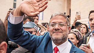 Itamar Ben-Gvir lebt in einer illegal im Westjordanland errichteten Siedlung. Er ist eine der extremsten Figuren der Regierung Israels. Itamar Ben-Gvir lebt in einer illegal im Westjordanland errichteten Siedlung. Er ist eine der extremsten Figuren der Regierung Israels.