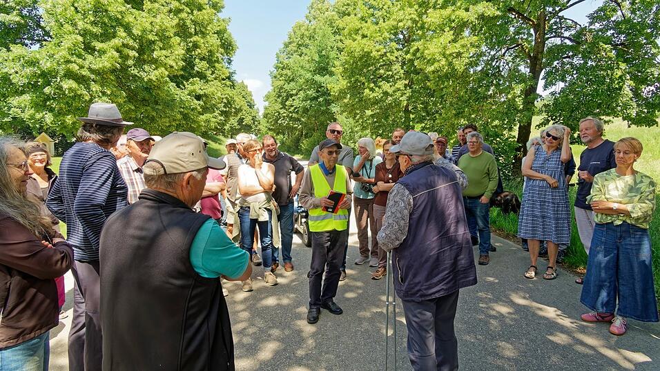 Rund 60 Teilnehmer wanderten mit auf den Spuren der Geschichte von Vatersdorf und Thann. Rund 60 Teilnehmer wanderten mit auf den Spuren der Geschichte von Vatersdorf und Thann.