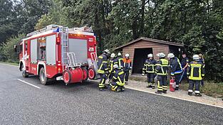 Nur zwei Tage nach dem vorherigen Brand wurden die Feuerwehren am Dienstagabend erneut zu einem brennenden Bushäuschen bei Wolfsbach alarmiert. Nur zwei Tage nach dem vorherigen Brand wurden die Feuerwehren am Dienstagabend erneut zu einem brennenden Bushäuschen bei Wolfsbach alarmiert.