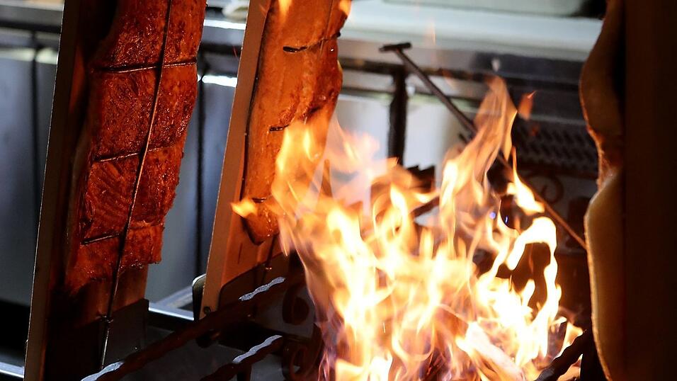 Am Donnerstagabend wurde der 40. Landshuter Christkindlmarkt er&ouml;ffnet.