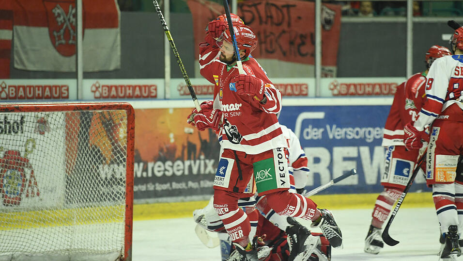 Der Deggendorfer SC hat das ostbayerische Derby bei den Eisbären Regensburg gewonnen. Der Deggendorfer SC hat das ostbayerische Derby bei den Eisbären Regensburg gewonnen.