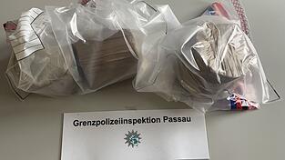 Sie fanden sich verpackt in einer Schachtel im Porsche: rund drei Kilogramm Heroin. Sie fanden sich verpackt in einer Schachtel im Porsche: rund drei Kilogramm Heroin.