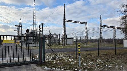 Das Umspannwerk in Kagers soll in den kommenden Jahren erneuert werden. Hier wird der Strom aus dem Wasserkraftwerk an der Staustufe eingespeist - er kann als Ökostrom von den Stadtwerken bezogen werden. Das Umspannwerk in Kagers soll in den kommenden Jahren erneuert werden. Hier wird der Strom aus dem Wasserkraftwerk an der Staustufe eingespeist - er kann als Ökostrom von den Stadtwerken bezogen werden.