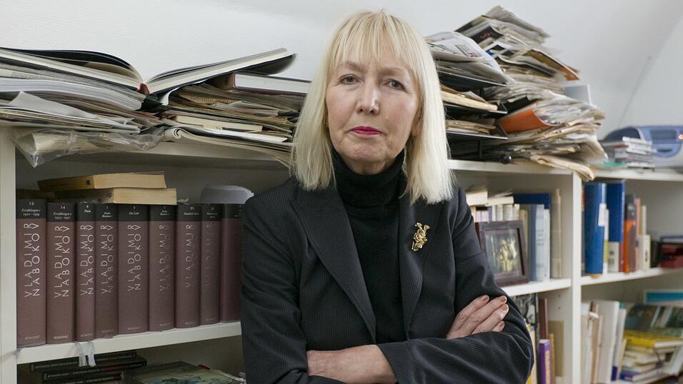 Brigitte Kronauer 2010 im Arbeitszimmer ihres Hauses in Hamburg-Nienstedten