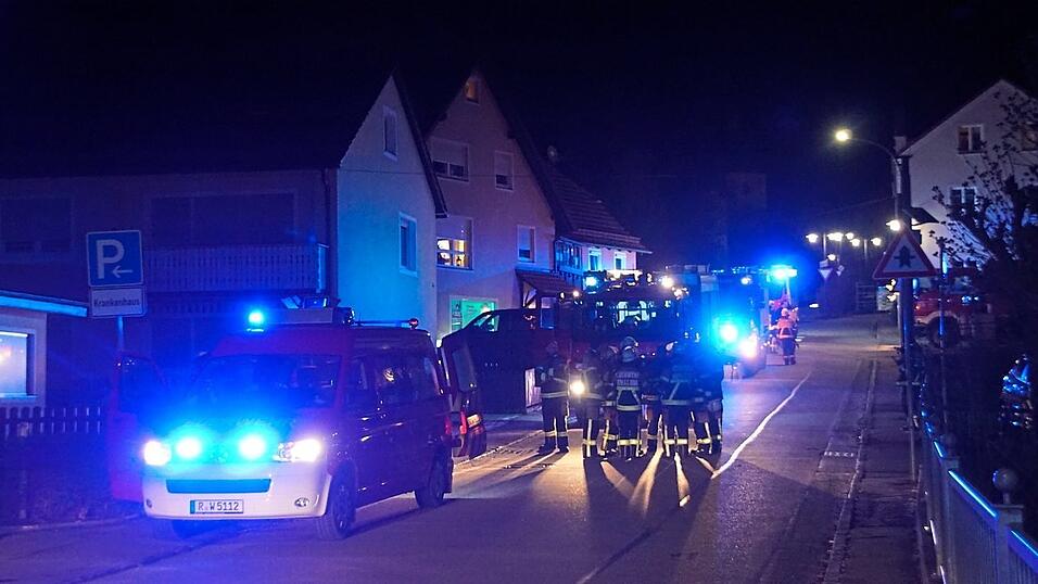 Wegen eines Gaslecks rückten drei Feuerwehren am Sonntagabend aus. Wie sich herausstellte, bestand keine Gefahr. Wegen eines Gaslecks rückten drei Feuerwehren am Sonntagabend aus. Wie sich herausstellte, bestand keine Gefahr.