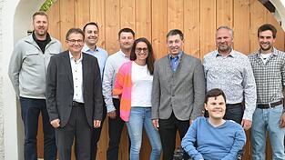 So sieht der neue Gemeinderat mit B&uuml;rgermeister Helmut Neudecker aus.
