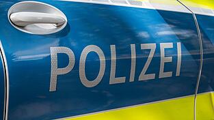 Ein verdächtiges Paket hat im oberfränkischen Forchheim einen größeren Polizeieinsatz ausgelöst. (Symbolbild)