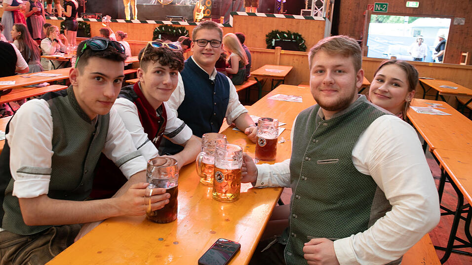 Die Partybilder vom Sonntag, 10. August, aus dem Festzelt Weckmann. Die Partybilder vom Sonntag, 10. August, aus dem Festzelt Weckmann.