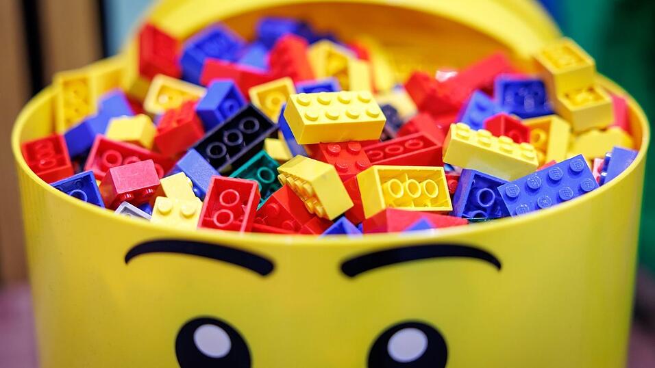 Auf der Spielwarenmesse ist auch sehr viel Spielzeug für Kinder zu sehen - neben Neuheiten natürlich auch Klassiker wie Bausteine. (Archivbild) Auf der Spielwarenmesse ist auch sehr viel Spielzeug für Kinder zu sehen - neben Neuheiten natürlich auch Klassiker wie Bausteine. (Archivbild)