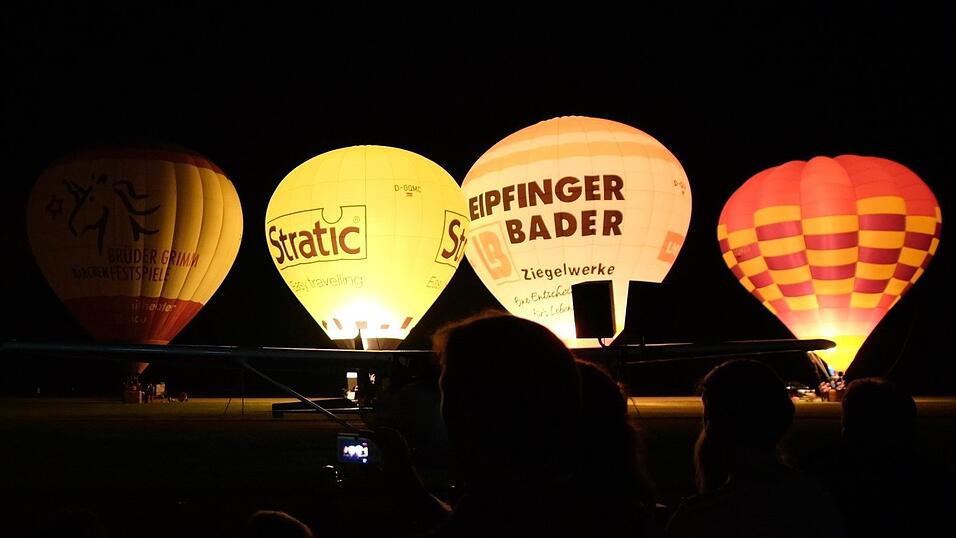 Das Ballontreffen am Flugplatz-Ellermühle bei Landshut begann am Freitag.