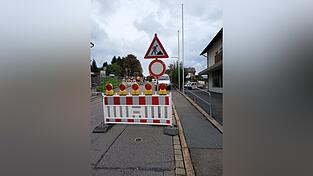 Kein Durchkommen besteht aktuell an der Hartmannkreuzung aus Richtung Innenstadt. Die Sperrung wird wohl länger andauern. Kein Durchkommen besteht aktuell an der Hartmannkreuzung aus Richtung Innenstadt. Die Sperrung wird wohl länger andauern.