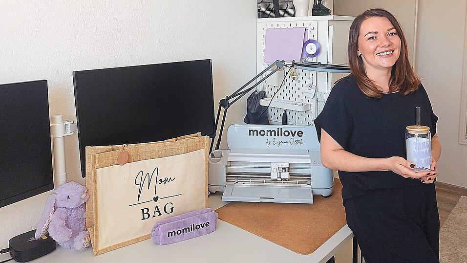 W&auml;hrend die M&uuml;tter gestalten, verfolgen kleine Augen neugierig das Geschehen. Anstatt zu warten, bis es passende Angebote gibt, hat Evgenia Dieterle ein Neues geschaffen: babyfreundliche Plotter-Workshops.