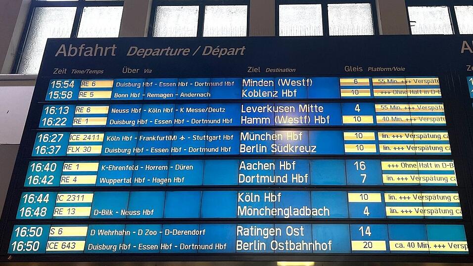 Die P&uuml;nktlichkeit im Fernverkehr der Bahn war im Juli genauso niedrig wie im Juni. (Symbolbild)