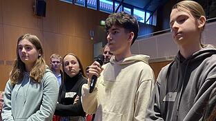 Die Jugendlichen nutzten die Jungbürgerversammlung, um von ihren Problemen zu erzählen und Lösungen zu diskutieren.