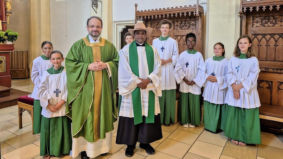 Pfarrvikar Arul wurde im Rahmen des Familiengottesdiensts verabschiedet. Pfarrvikar Arul wurde im Rahmen des Familiengottesdiensts verabschiedet.