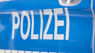 Die Bundesstraße 2 wurde nach dem Unfall bis auf weiteres gesperrt. (Symbolbild) Die Bundesstraße 2 wurde nach dem Unfall bis auf weiteres gesperrt. (Symbolbild)