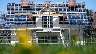 Mit steuerlichen Anreizen muss der Bund nach Ansicht der Fraktionschefs von CDU und CSU aus Baden-Württemberg und Bayern den Wohnungsbau in Deutschland wieder in Schwung bringen. (Illustration)