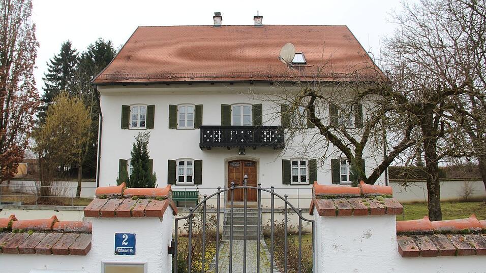 Das Pfarrhaus in Niederh&ouml;cking ist &uuml;ber 175 Jahre alt - und sucht nun einen neuen Besitzer.