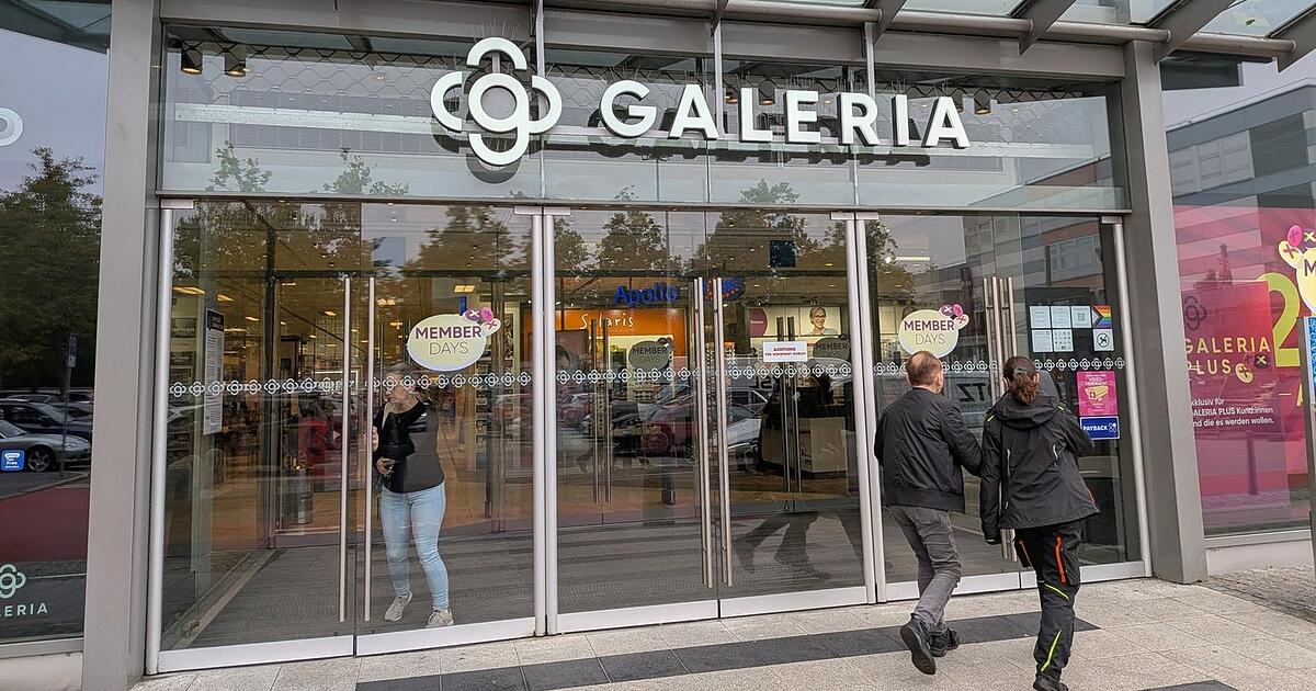 Warensperre bei Galeria Kaufhof im Regensburger DEZ