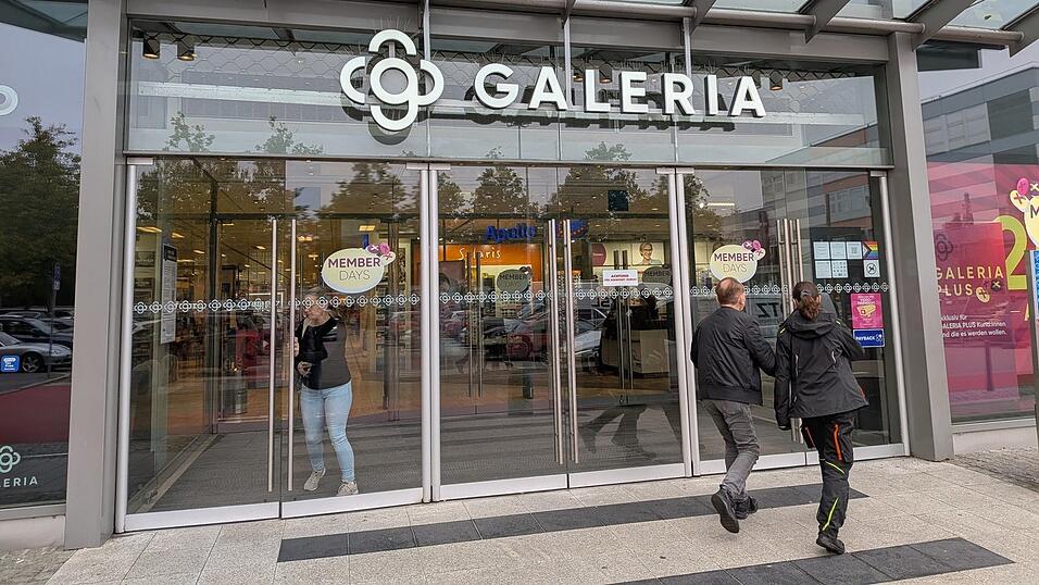 Noch stehen die Türen von Galeria im DEZ offen. Wie es mit der Filiale weitergeht, ist ungewiss. Noch stehen die Türen von Galeria im DEZ offen. Wie es mit der Filiale weitergeht, ist ungewiss.
