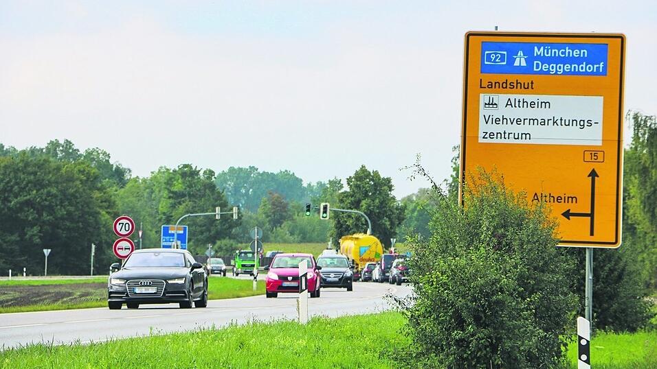 Auf der 'alten' B15 ist bis in den sp&auml;ten Herbst wieder mit deutlich mehr Verkehr zu rechnen.