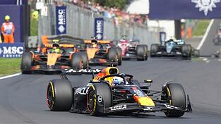 Nach seinem Manöver beim Start gab Verstappen kurz die Führung wieder her.