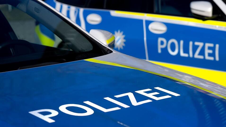 Die Polizei wurde zu einem Unfall in der Rosenheimer Innenstadt gerufen. (Symbolbild) Die Polizei wurde zu einem Unfall in der Rosenheimer Innenstadt gerufen. (Symbolbild)