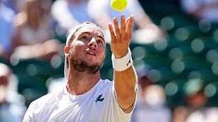 Jan-Lennard Struff nervt Topfavorit Jannik Sinner, kann ihn aber nicht bezwingen. Jan-Lennard Struff nervt Topfavorit Jannik Sinner, kann ihn aber nicht bezwingen.