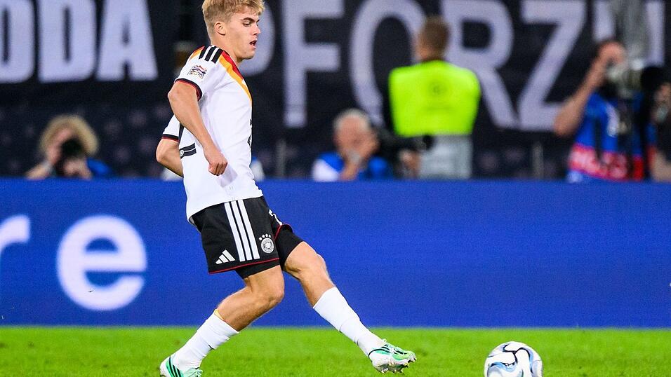 Gab sein DFB-Debüt just im eigenen Vereinsstadion: Augsburg-Profi Hennes Behrens. Gab sein DFB-Debüt just im eigenen Vereinsstadion: Augsburg-Profi Hennes Behrens.