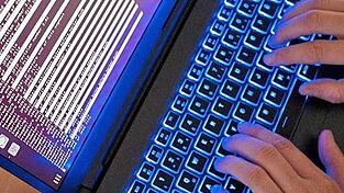 Behörden haben eine Verschlüsselungstechnik geknackt, der sich Verbrecher zur Kommunikation bedienen. Behörden haben eine Verschlüsselungstechnik geknackt, der sich Verbrecher zur Kommunikation bedienen.