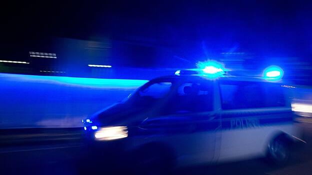 Ein Rettungswagen brachte den 19-J&auml;hrigen in ein Krankenhaus.