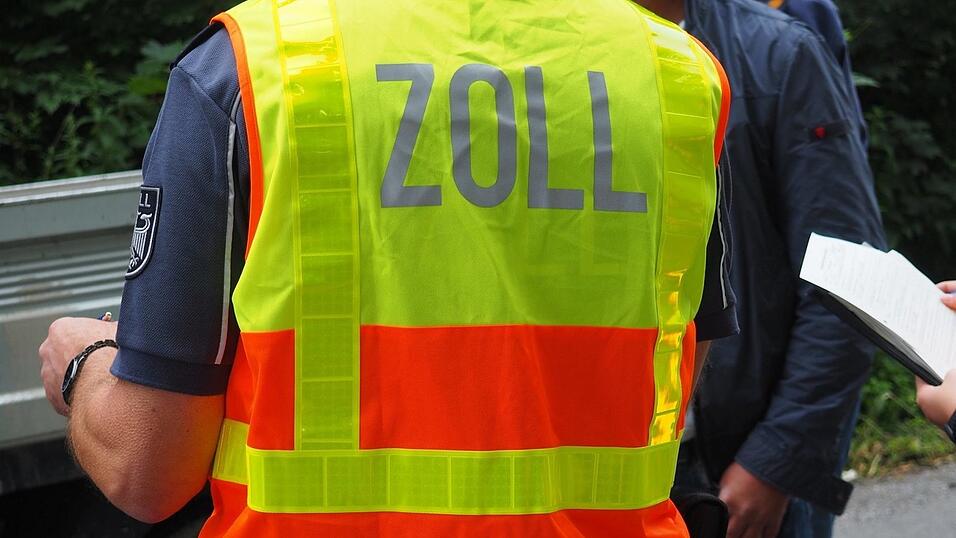 Die Zöllner stellten bei Kontrollen mehrere Verstöße fest, einige weitere Fälle müssen genauer geprüft werden. (Symbolbild) Die Zöllner stellten bei Kontrollen mehrere Verstöße fest, einige weitere Fälle müssen genauer geprüft werden. (Symbolbild)