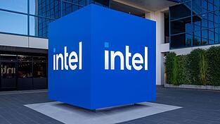 Intel steckt fünf Milliarden Euro in die Modernisierung seines Chip-Werks in Irland. (Archivbild) Intel steckt fünf Milliarden Euro in die Modernisierung seines Chip-Werks in Irland. (Archivbild)