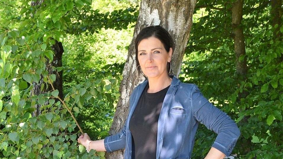 Martina Fraundorfner, Hebammenkoordinatorin am Landratsamt, hilft Schwangeren, welche selbst keine Hebamme finden konnten. Martina Fraundorfner, Hebammenkoordinatorin am Landratsamt, hilft Schwangeren, welche selbst keine Hebamme finden konnten.