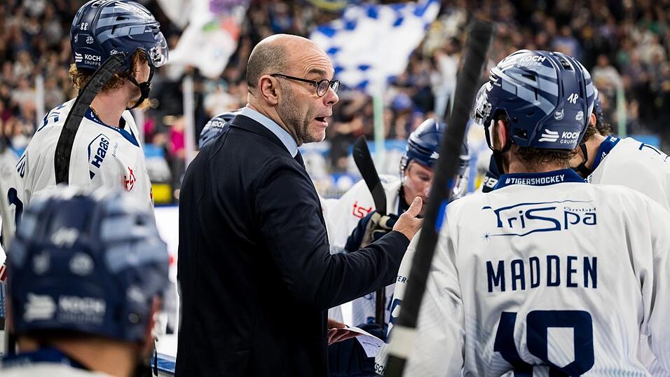 F&uuml;r Trainer Craig Woodcroft wird es darauf ankommen, sein Team perfekt auf die Eisb&auml;ren Berlin einzustellen.