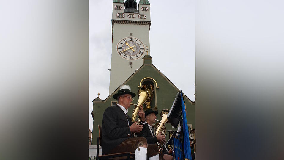 Die Bluval-Klangwolke schwebte am Samstag über Straubing. Die Bluval-Klangwolke schwebte am Samstag über Straubing.